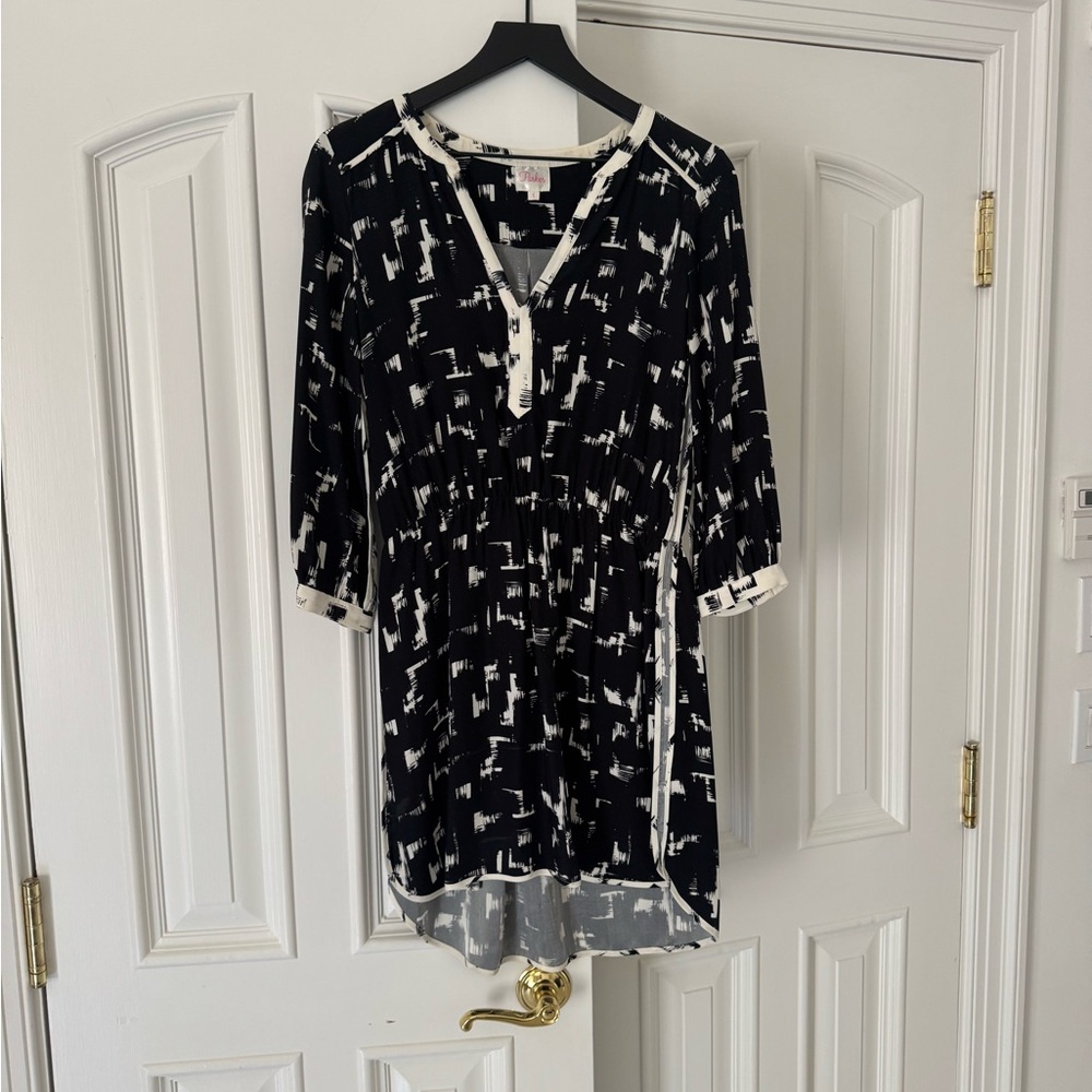 Chic Black and White Patterned Tunic